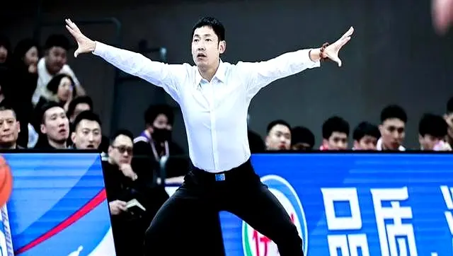 随着新赛季, 梦想, 反观新疆的 随着新赛季, 梦想, 反观新疆的